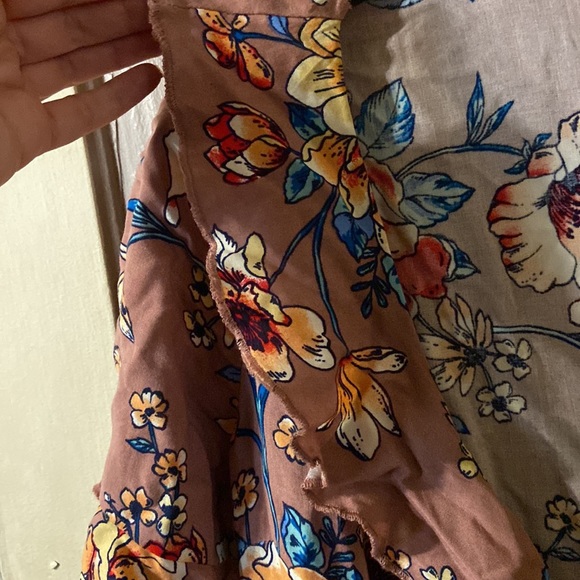 Flowered wrap around dress - Picture 4 of 6